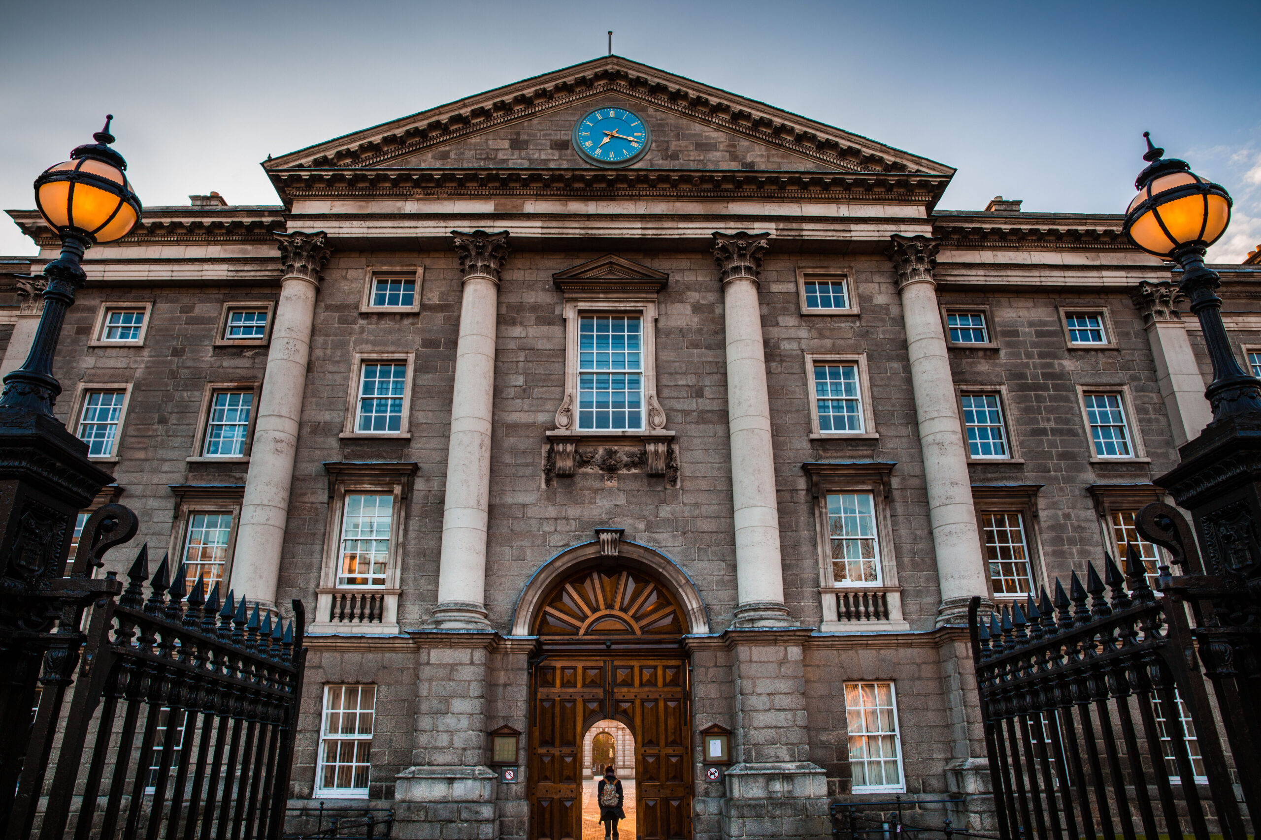 The_entrance_of_the_historic_Trinity_College_(Unsplash)